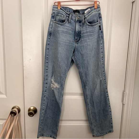 Silver Frisco straight minimal distressed light wash jeans - Picture 3 of 9